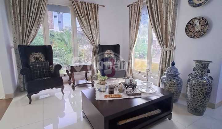 Beautiful house with corner position and ready to occupy in Kebayoran Residence