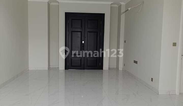 Sewa Murah Rumah 2 Lantai Dengan Konsep Klasik Modern Hanya Di Summarecon Crown Gading, Bekasi 037Sewa Murah Rumah 2 Lantai Dengan Konsep Klasik Modern Hanya Di Summarecon Crown Gading, Bekasi 037 2