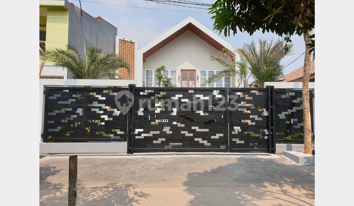 Rumah Mewah & Luas Full Furnished di Padurenan Mustika Jaya - Area Parkir Luas! (018) Rumah Mewah & Luas Full Furnished di Padurenan Mustika Jaya - Area Parkir Luas! (018)