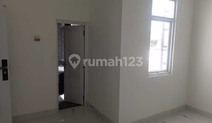 Dujual Rumah Modern Scandinavian di Bulevar Harapan Indah - Mewah, Siap Huni & Strategis! (018) 2