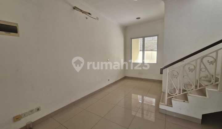 For Rent Thames Cluster House Jgc - Facing Garden, Cool &amp; Renovated Backyard! (030)