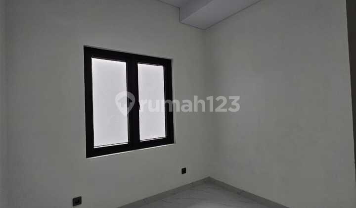 Rumah Baru 2 Lantai Full, 5 Kamar Tidur di Alam Sutera 7