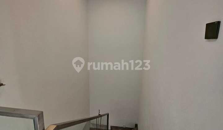 Rumah Baru 2 Lantai Full, 5 Kamar Tidur di Alam Sutera 5