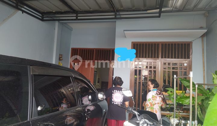 Rumah Second Dijual Area Pondok Kelapa Strategis