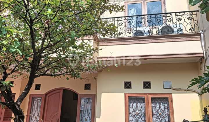 Second-hand house in Gamprit, Pondok Gede for sale, and it's good.