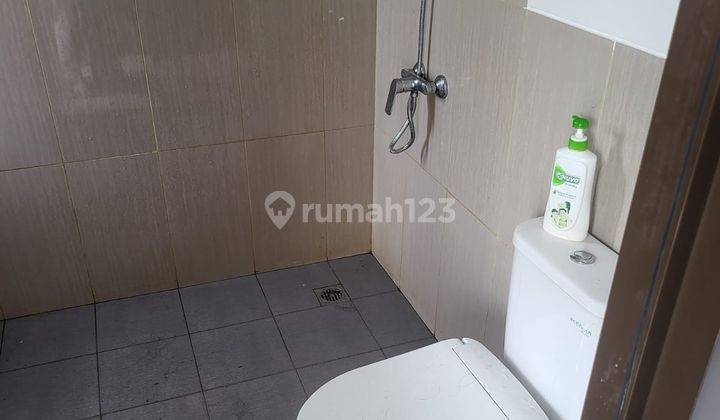 Rumah 2 lantai di area perumahan  8