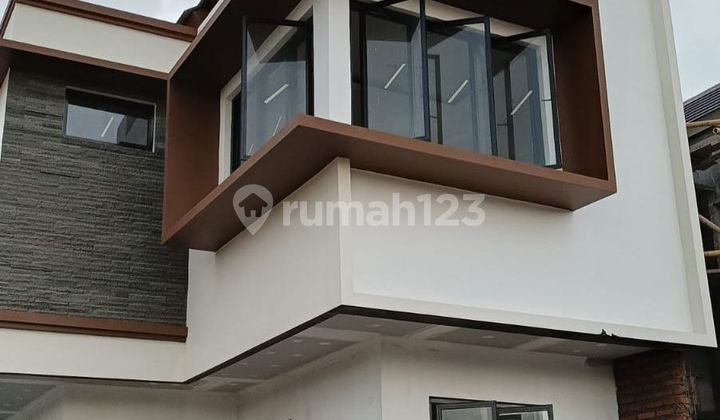 Rumah di  Dharmawangsa Nusa Dua 2 Lantai Baru SHM