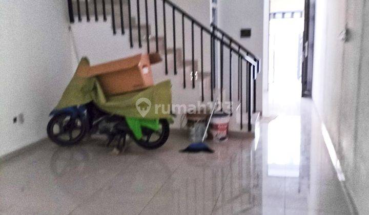 Dijual runah baru 4 kamar tidur 3 lantai di sunter 2