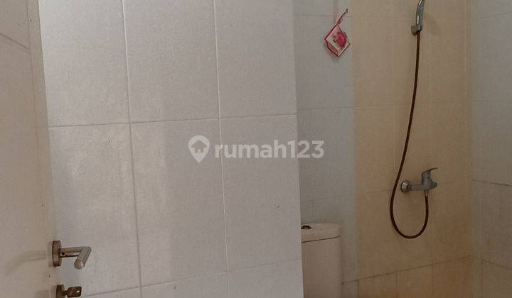 TURUN HARGA Dijual rumah 3 kamar 2 lantai di Kota Wisata Hacienda 2