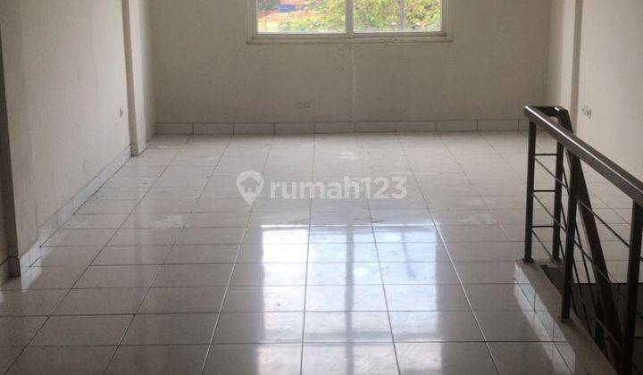 Dijual Ruko di pintu masuk Fresh Market di Kota Wisata 2