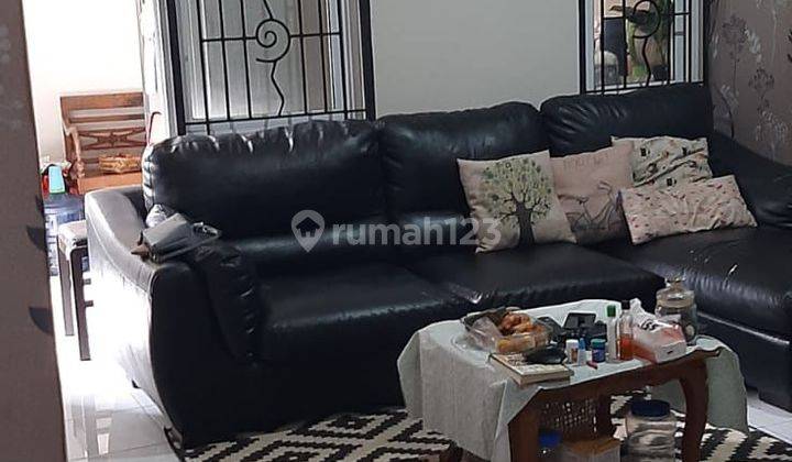 Dijual cepat rumah semi furnished 3 kamar tidur di Kota Wisata 1