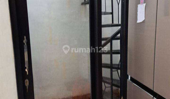 Dijual rumah 2,5 lantai berlantai granit di Citragrand Cibubur 2