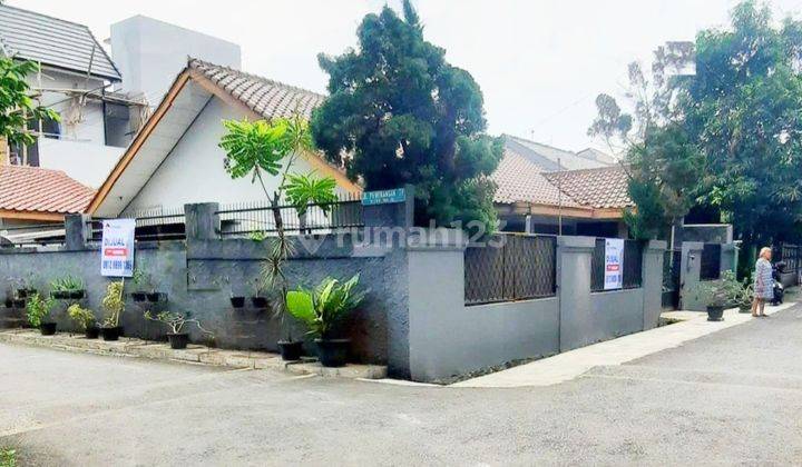 Rumah Hoek Dan Jalan Lebar Dalam Perumahan Pesanggrahan Jakarta Selatan 1