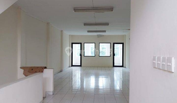 Disewakan Ruko 4 lantai bagus dan parkir luas  5
