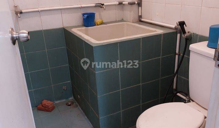 Disewakan Ruko 4 lantai bagus dan parkir luas  9