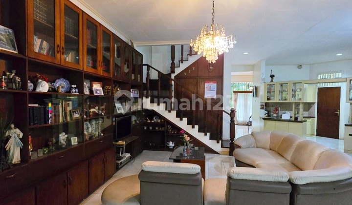 Old House in Front of Pondok Indah Park