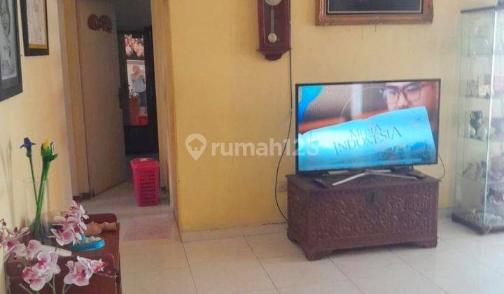 Rumah Hoek Dan Jalan Lebar Dalam Perumahan Pesanggrahan Jakarta Selatan 2