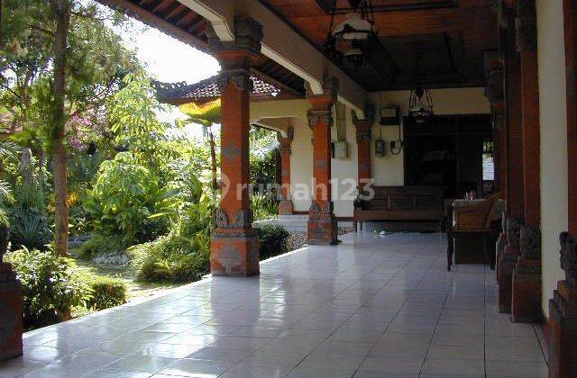 Nice And Beautiful Balinese House With 4 Buildings And Spacious Area  2