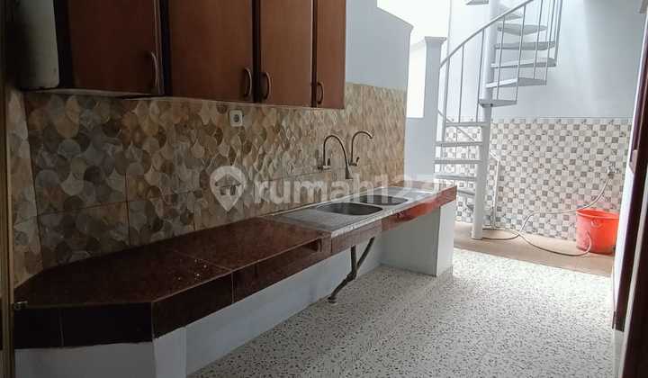 Nice House With Strategic And Easy Access Location At Pondok Indah