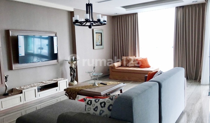 Bagus dan Luas Apartemen 3 Kamar Tidur dengan Akses Mudah di Area Kemang Village