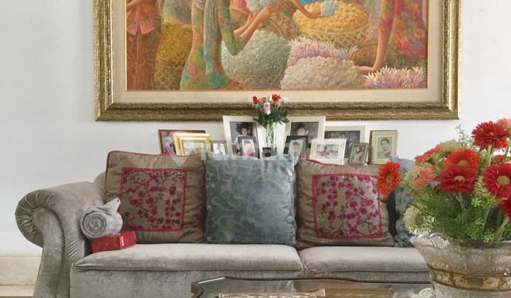 Large and Spacious 4-Bedroom House with Swimming Pool on Jl H Batong, Terogong 2