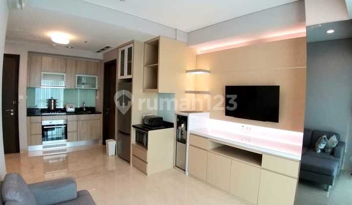 Bagus 2BR Apt dengan Akses Mudah Lokasi di Setiabudi Sky Garden