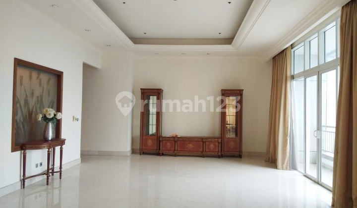 Nice and Luxurious Apartment with Easy Access at Pacific Place Residence.