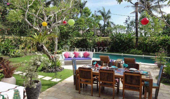 Rare Opportunity Vill With Rice Paddy View In Berawa  Shm - Sertifikat Hak Milik Butuh Renovasi di Berawa , Canggu