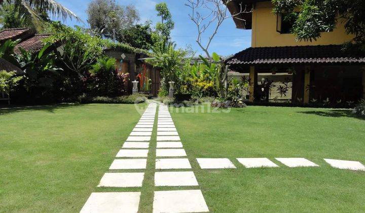 Rare Opportunity Vill With Rice Paddy View In Berawa  Shm - Sertifikat Hak Milik Butuh Renovasi di Berawa , Canggu