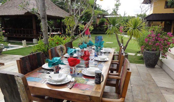 Rare Opportunity Vill With Rice Paddy View In Berawa  Shm - Sertifikat Hak Milik Butuh Renovasi di Berawa , Canggu
