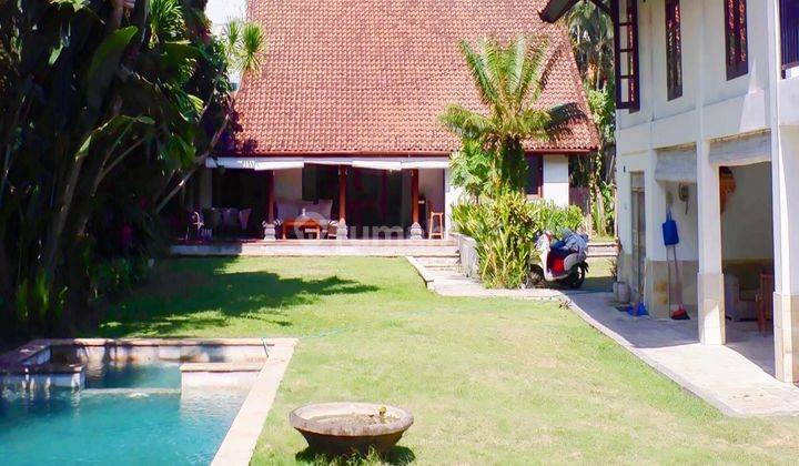 4 Bedrooms Villa with spacious Pool and Big Garden for Sale in Umalas! 1