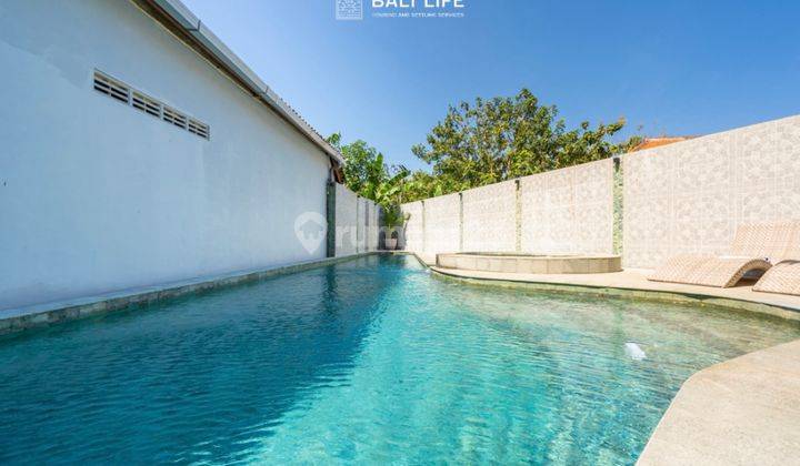 This six-bedroom villa in uluwatu nusa Dua showcases a simple, modern design 2