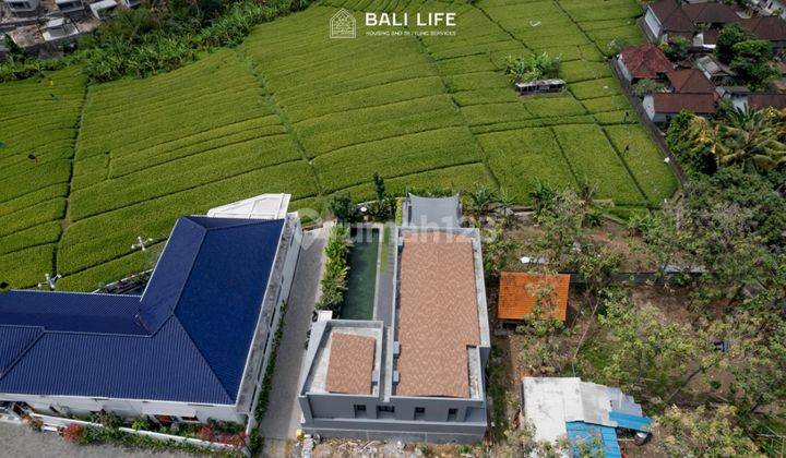 Introducing a stunning property in Munggu featuring a spacious land size 500 sqm and beautifully designed building spanning 470 sqm in auite area. 2