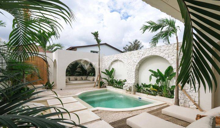 This Stunning 2-Bedroom Villa Blends Modern Luxury With The Tropical Paradise 1