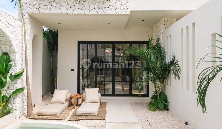 This Stunning 2-Bedroom Villa Blends Modern Luxury With The Tropical Paradise 2