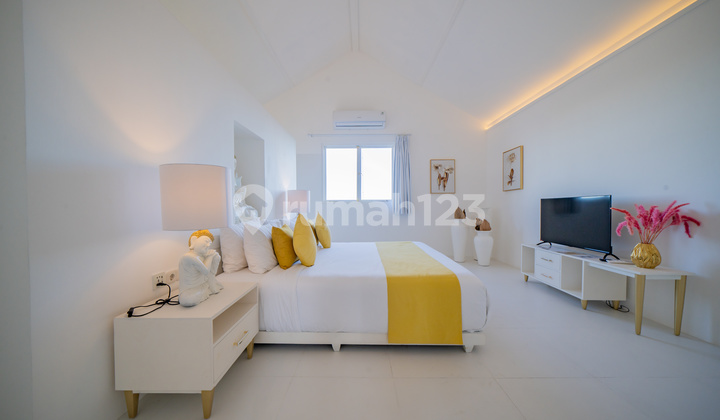 Charming Golden 1-Bedroom House On The Iconic Jalan Raya Kerobokan Charming Golden 1-Bedroom House On The Iconic Jalan Raya Kerobokan
