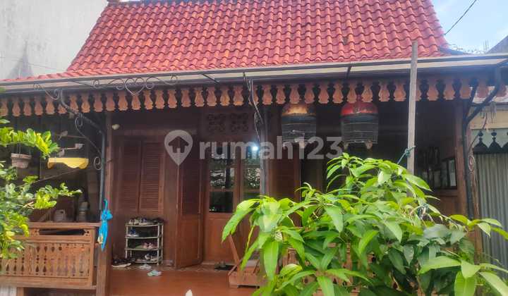 Dijual Tanah 2 Are Bonus Rumah Kayu Limasan Renon