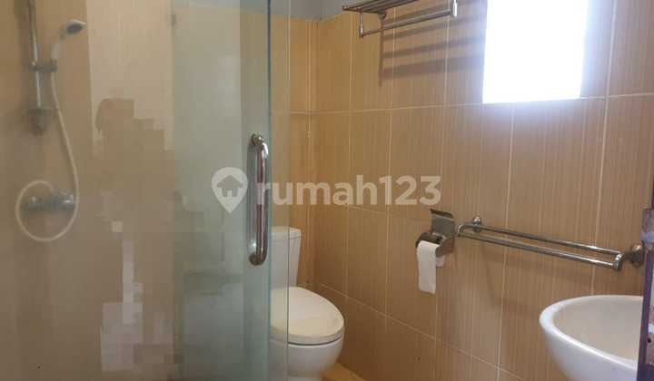 Villa for Sale in Padanggalak Area