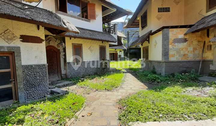 For Rent: 10.4 Are Land with Villa Building on Batubelig Road