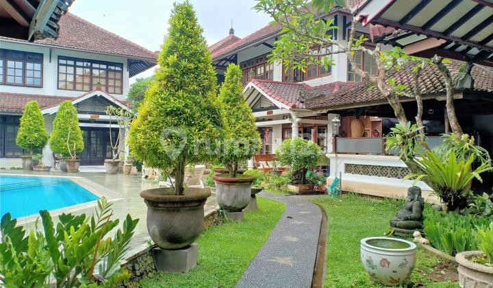 Villa Complex for Sale Near Renon