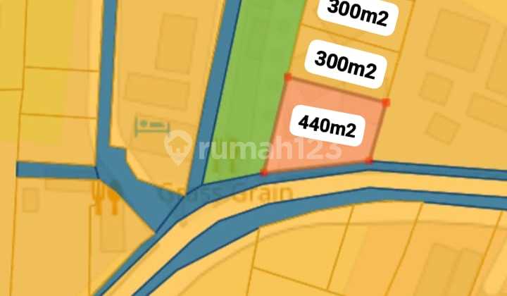 For Rent: 10.4 Are Land with Villa Building on Batubelig Road