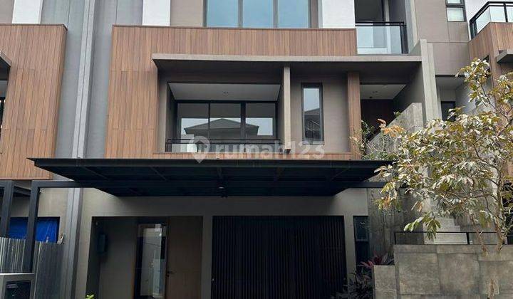 Rumah 3 lantai siap huni di Cluster The Zora  1