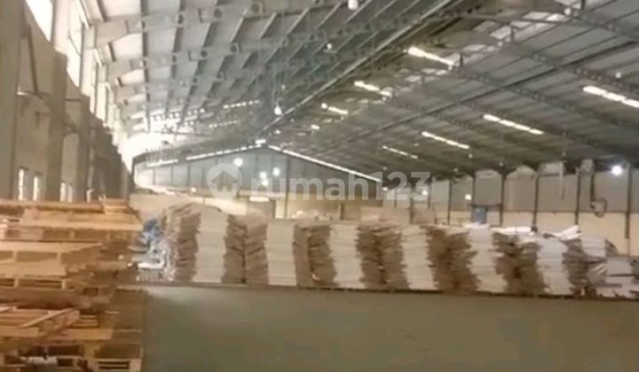 Warehouse for Rent, Neat, Strategic Location, Flood-Free and 40-Foot Container Access. Warehouse for Rent, Neat, Strategic Location, Flood-Free and 40-Foot Container Access.