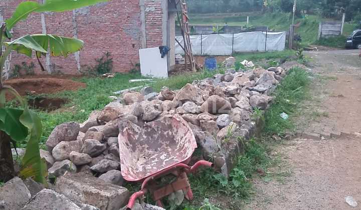 House for sale in Tamansari Bogor, fully built with red bricks. 2