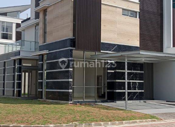 UNIT HOEK! Dijual Rumah Di The Mozart Signature Golf Island PIK 2