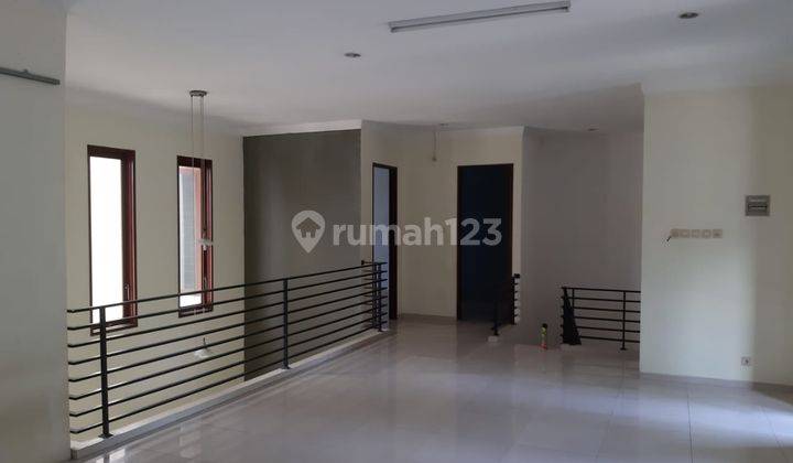 Rumah 2 Lantai Bagus SHM di Sektor 6 bintaro, Jakarta Selatan 2