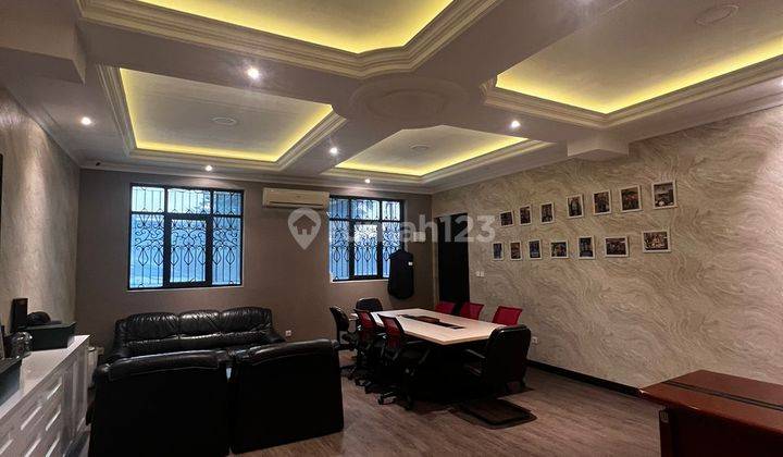 Dijual Geding Kantor di Jakarta Barat Renov Mewah Furnish Siap Pakai 3
