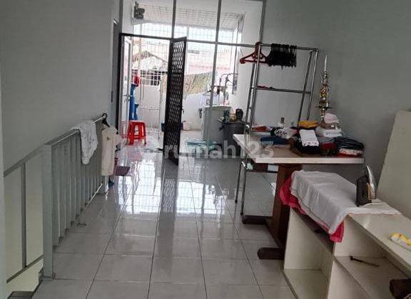 Dijual Rumah Di Taman Palem Lestari SHM 2,5 Lantai Kondisi Bagus 2