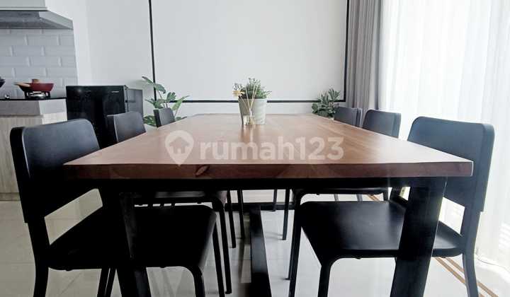 Ready to Move In, Just Bring Your Suitcase! Paddington Heights Apartment for Sale