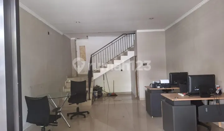 2-story ready-to-use shophouse in South Denpasar, a densely populated commercial area!